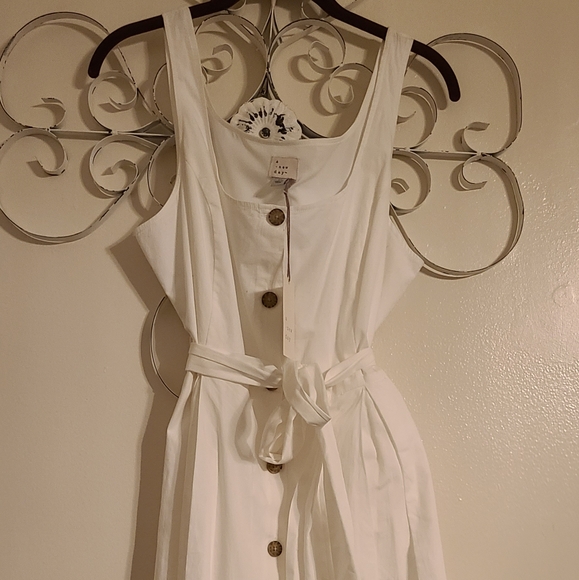 White dress | A shape - Picture 2 of 3